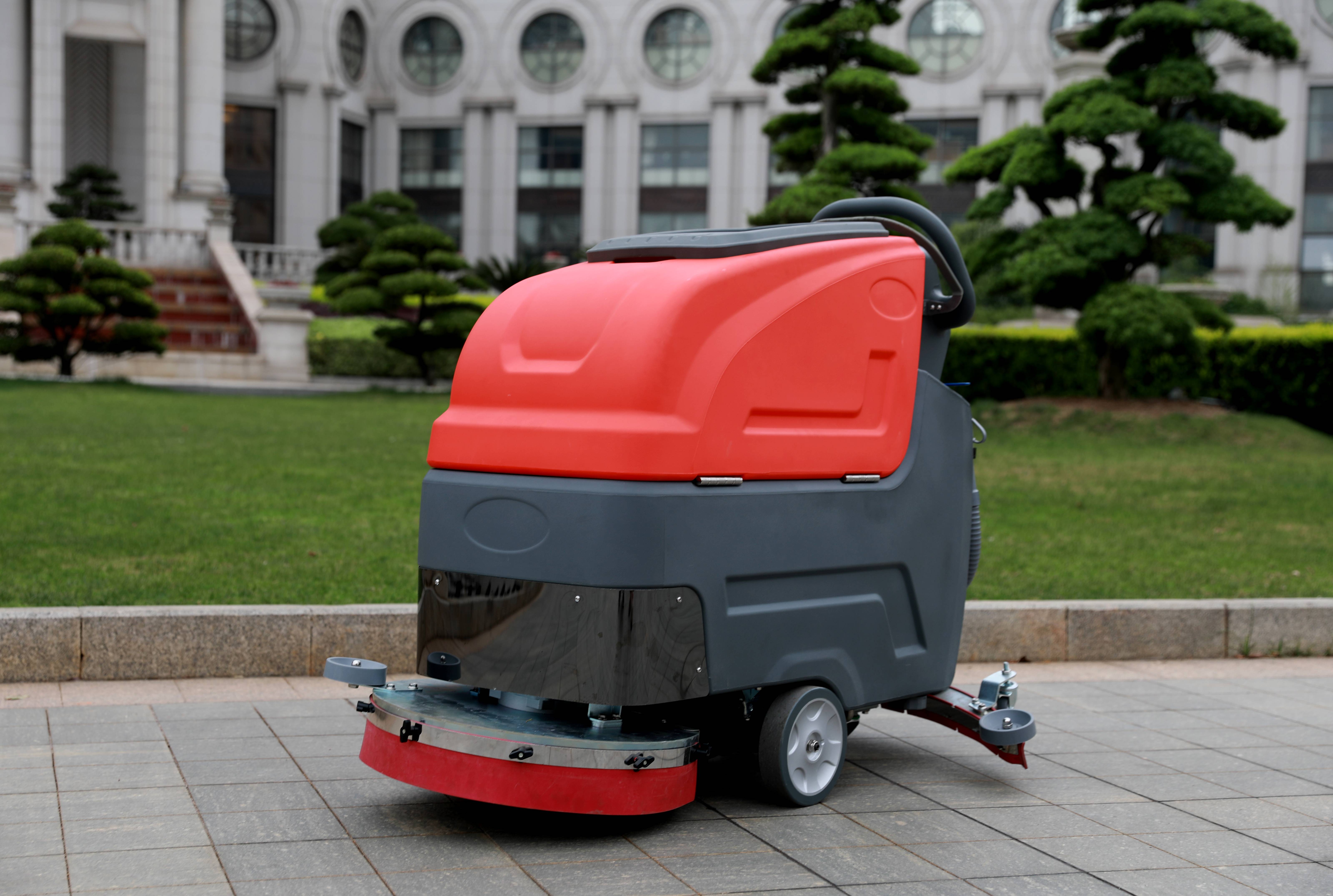 the Basics of a Scrubber Dryer (2)